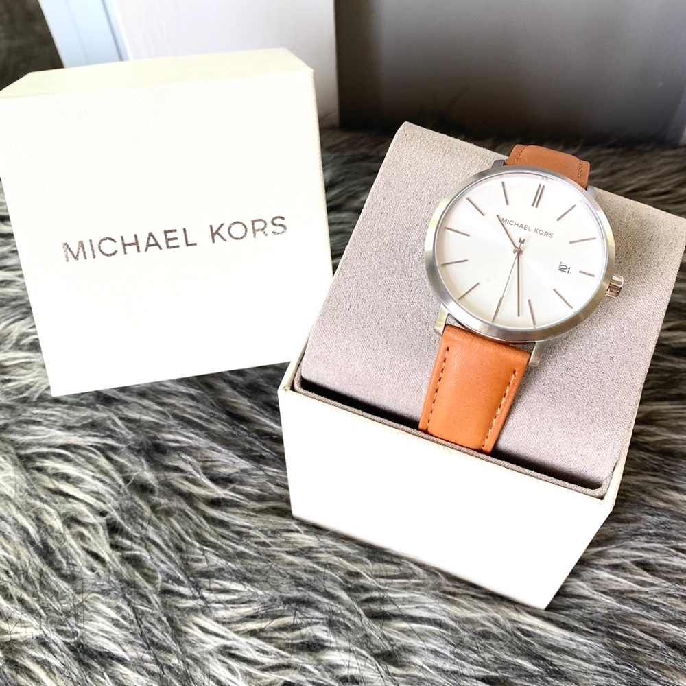 NWT authentic MK brown leather strap silver watch, keep perfect time with date.